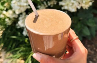 Chocolate Cherry Smoothie Recipe – Pinch of Yum