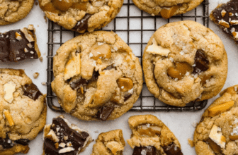 Easy Christmas Crack Cookies – Sweet, Salty & Addictive